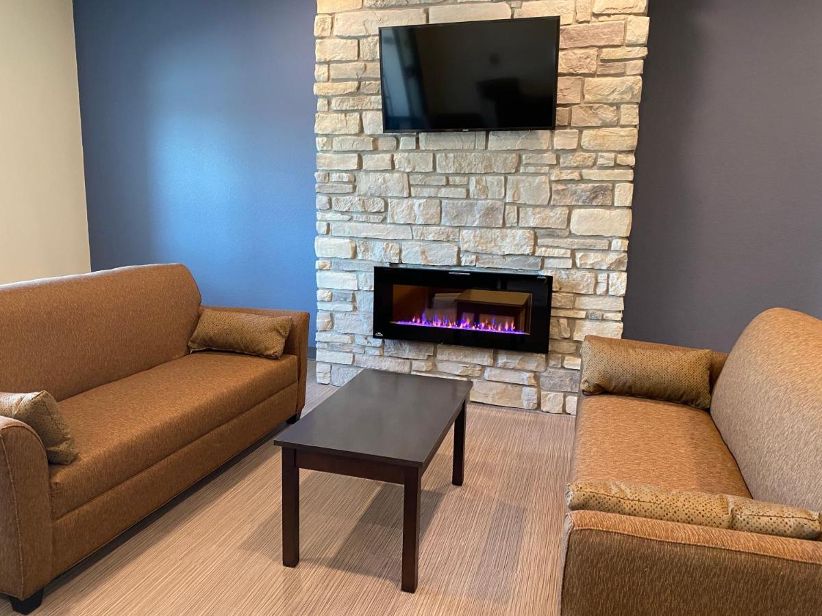 Cobblestone Inn & Suites - Forest City Exterior foto